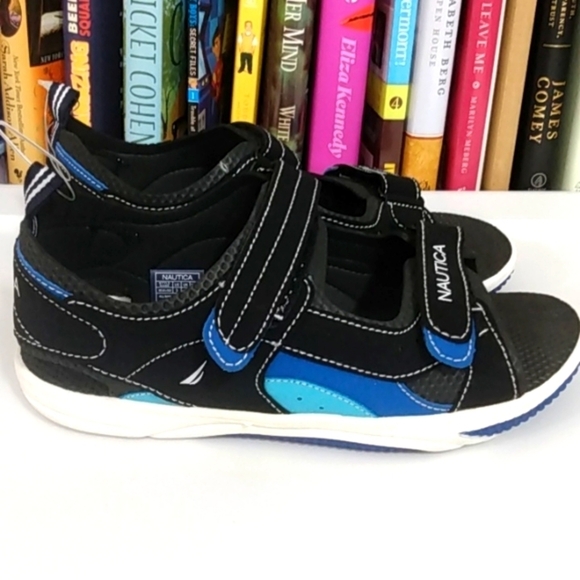 NAUTICA BOY'S BLACK BLUE CROSSOVER VELCRO STRAP SANDALS SIZE 3 NWT - Picture 4 of 9